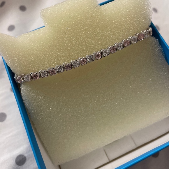 Tennis bracelet - Picture 1 of 3